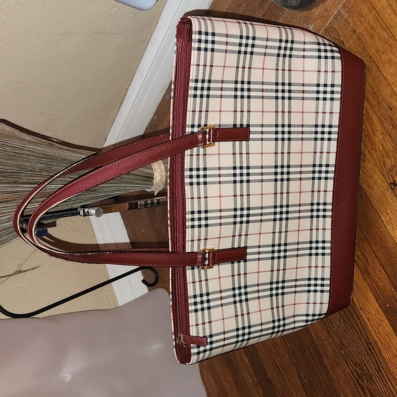 Burberry Handbags - Burberry Tote Bag